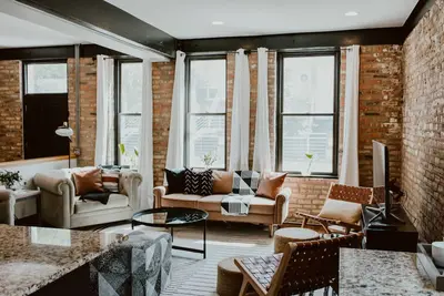 Image de Gather Together & Wfh in Piece of Chicago History