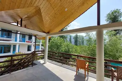 Image de Room with washroom, garden view