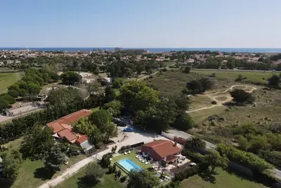 Image de Villa 4 Ch A 1500 M De La Plage  Piscine  PARTAGÉE  Securise