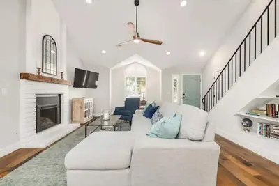 Image de Fresno Home|Family Friendly Loft| 3/2. 5 | Garage