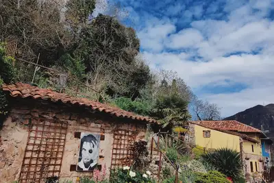 Image de Picture postcard quaint cosy retreat.