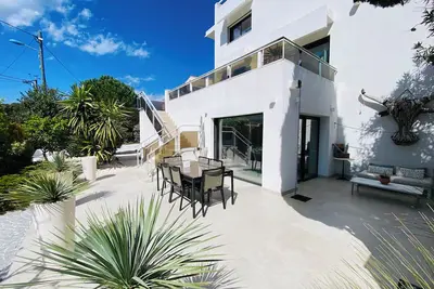 Image de Superbe appartement de 70m2, rez de jardin avec sa terrasse Ă 1 min de la plage