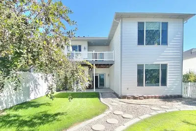 Image de Spacious, open home near hospital and university