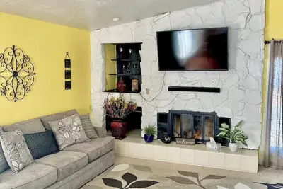 Image de Unique Home Near Temple and Parks, great for families!