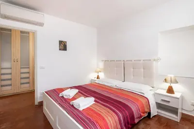 Image de Comfortable 45 sqm apartment that can accommodate up to 4 people located on the first floor of an ancient building with lift (not suitable for people with disabilities). The accommodation is located in the heart of the city of Florence a few steps from P