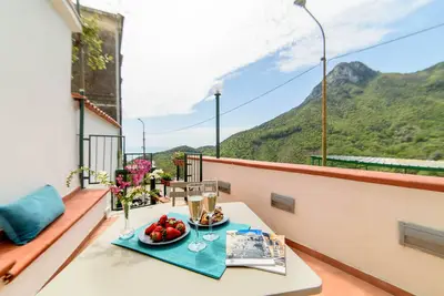 Image de Charming accommodation in the village of Albori