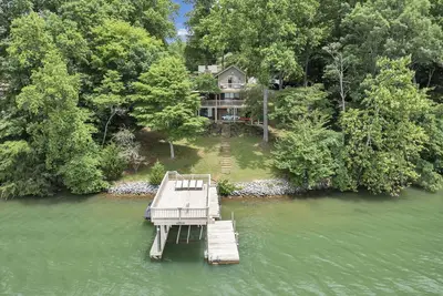 Image de Lakefront, Private Dock.