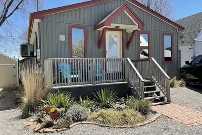 Image de Family friendly cottage - 4 minute walk to main beach!