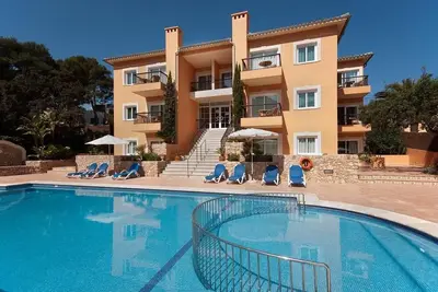 Image de Apt. Roble with balcony, communal pool, close to the beach 300 m, Wifi