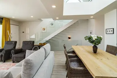Image de Lmt46 - Modern Style Spacious Townhouse