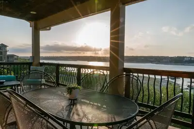 Image de Waterfront Lake Travis Home with Deep Water Private Boat Dock