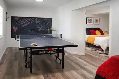 Image de Splash Landing: Lakefront Luxury with Hot Tub & Firepit