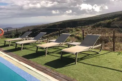 Image de 2 bedroom cottage with pool and views