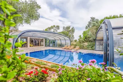 Image de Entire villa with swimming pool and padel court, near the beach. 14 people.