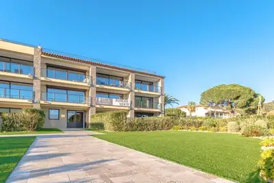 Image de Superbe appartement à 60m de la mer dans résidence de standing