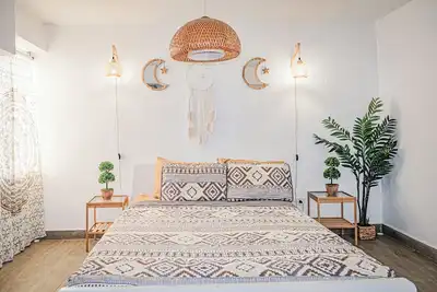 Image de Boho Style 2 Bed Condo in San Juan - - Near Nightlife, Restaurants