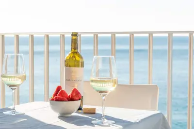 Image de Spacious apartment, with views, bright, renovated and in front on the beach!