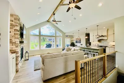 Image de Family fun in brand new lake front home on beautiful Lake Panorama