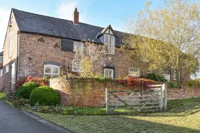 Image de Renovated Historic Cottage with Country Setting