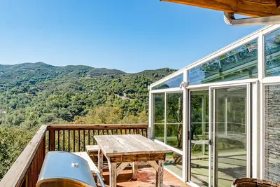 Image de Luxe home w/ amazing views, jetted tub, steam shower, central Ac & garage