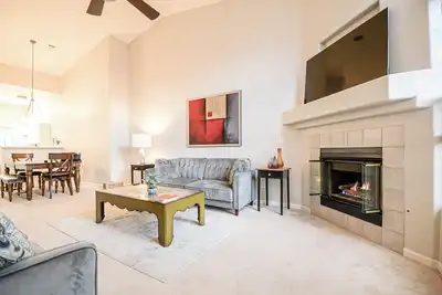 Modern entire Spacious Townhome close to Cherry Creek Reservoir