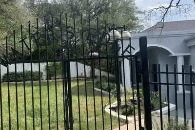 Image de Beautiful view Water's Edge right on Lake Travis 4 bedrooms with 4 balconies