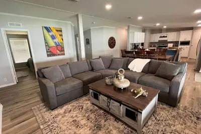 Image de Angler`s Cove · Waterfront House with Amazing Views & Giant Deck