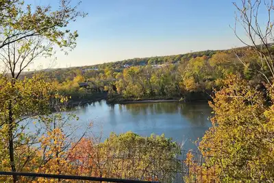 Image de Lake house with a view! Overlooks Warsaw and Lake of the Ozarks, Sleeps 4