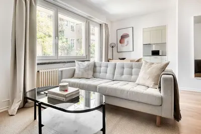 Image de Premium Iselin 1 Room w/ Storage, 1min to Local Market, by Blueground