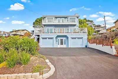 Image de Panoramic Ocean and Sunset Views with Ev Charging available