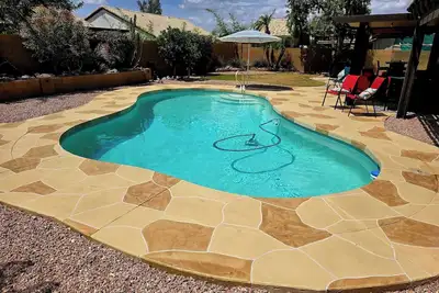 Image de Peaceful house, pool, Bbq, fire table, Rv parking