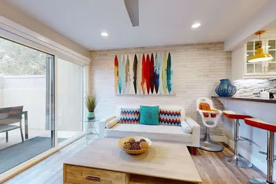 Image de Colorful & contemporary condo with patio & washer/dryer - watch the fireworks