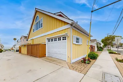 Image de Quaint cottage with patio & balcony - short walk to Corona del Mar Beach