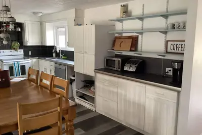 Image de 4 bedroom 2. 5 baths sleeps 10<br>Wifi and free parking