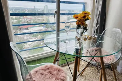 Image de The Elevated Abode - ComfyCosy Studio at The Loop