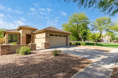Image de Ideal Location Siding a Park and Near Community Pools & Golf Course!