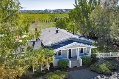 Image de Stunning Retreat Overlooking Vineyards w/ Pool, Hot Tub & Guest Suite