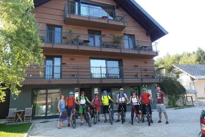 Image de Base Camp: Cozy retreat in a mountain village