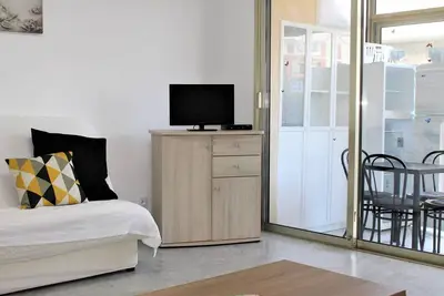 Image de Studio en Rdj avec jardin, plage à 3m, clim et parking, Villeneuve-Loubet