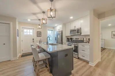 Image de The Shop - Charming home - walking distance to downtown Douglas!