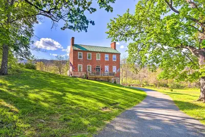 Image de Historic 'Hammond House' w/ Wine Country View!