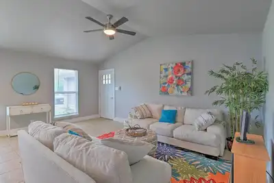 Image de Cozy Austin Townhome ~ 15 Mi to Downtown!