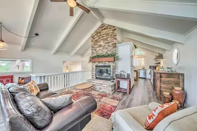 Image de Unique & Modern Alto Home w/ Private Hot Tub!