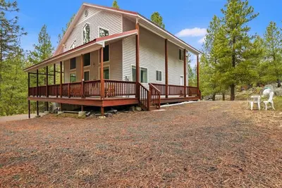 Image de Cascade Cabin, Walk to the Lake, Amazing Deck!