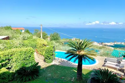 Image de Amore Rentals - Villa Stone on the Sea with Private Pool and Garden