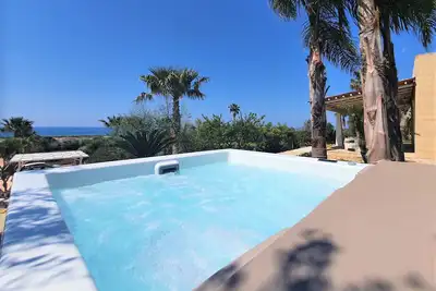 Image de Villa proche de la plage avec jacuzzi et vue mer