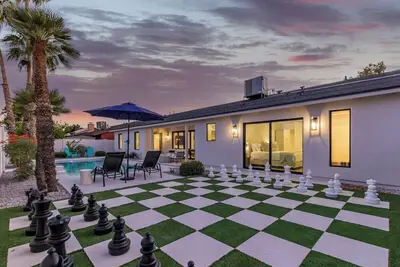 The Kingsley|Custom|Heated Pool|Chef Kitchen|Chess