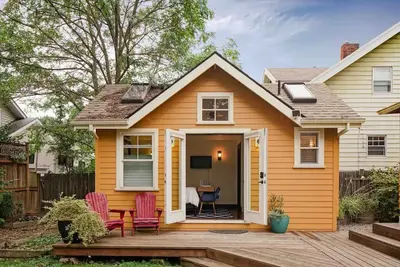 Image de Cozy Garden Cottage in Popular Richmond Neighborhood