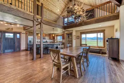 Image de Luxurious 4-bedroom cabin with Mountain View’s