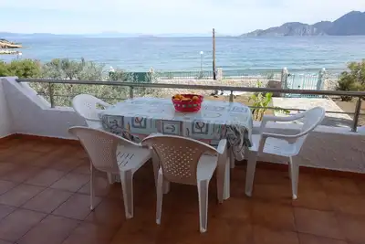 Image de Vacation home right by the sea, great view, large garden